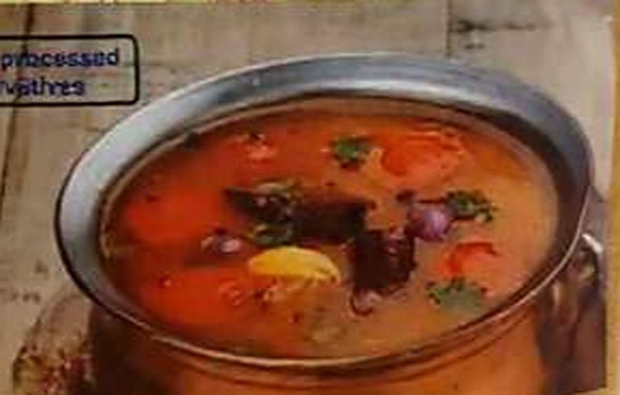 Ground spices arranged in metal bowls (1)